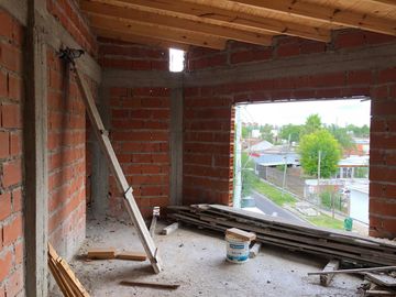 Casa en  2 plantas a terminar - Entrada de auto - Venta - Vende