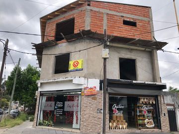 Casa en  2 plantas a terminar - Entrada de auto - Venta - Vende