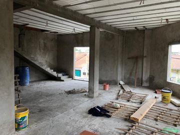 Casa en  2 plantas a terminar - Entrada de auto - Venta - Vende
