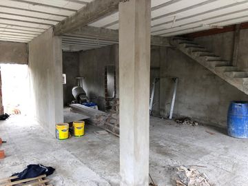 Casa en  2 plantas a terminar - Entrada de auto - Venta - Vende