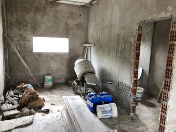 Casa en  2 plantas a terminar - Entrada de auto - Venta - Vende