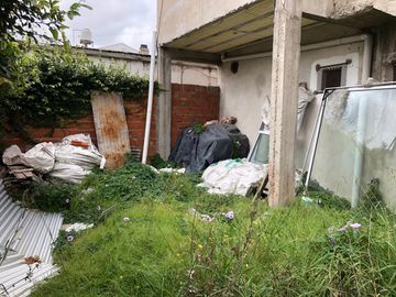 Casa en  2 plantas a terminar - Entrada de auto - Venta - Vende