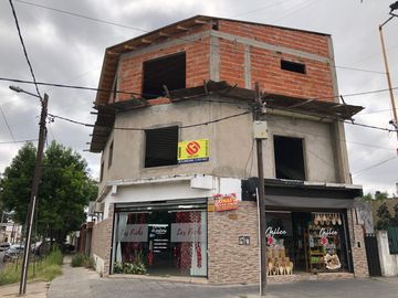 Casa en  2 plantas a terminar - Entrada de auto - Venta - Vende