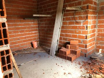 Casa en  2 plantas a terminar - Entrada de auto - Venta - Vende