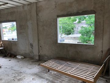 Casa en  2 plantas a terminar - Entrada de auto - Venta - Vende