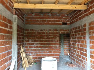 Casa en  2 plantas a terminar - Entrada de auto - Venta - Vende
