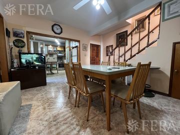 Venta de PH para 2 familias con cochera en Wilde