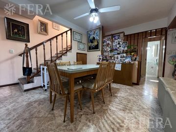 Venta de PH para 2 familias con cochera en Wilde