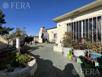 Venta de PH para 2 familias con cochera en Wilde