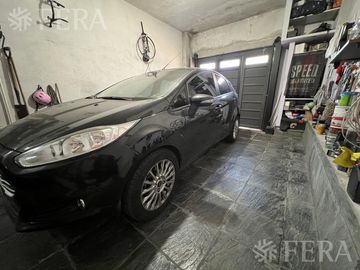 Venta de PH para 2 familias con cochera en Wilde