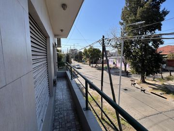 Venta de PH para 2 familias con cochera en Wilde