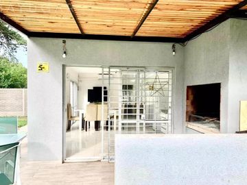 Venta Casa en PIilarica Con Pileta  / Permuto / Apto credito