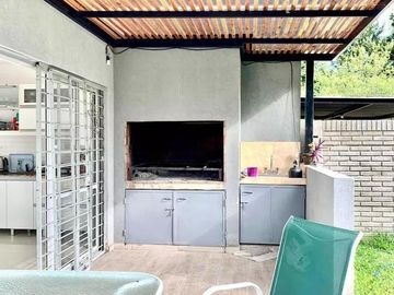 Venta Casa en PIilarica Con Pileta  / Permuto / Apto credito