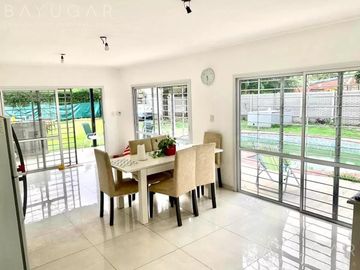 Venta Casa en PIilarica Con Pileta  / Permuto / Apto credito