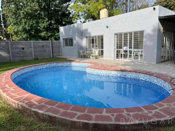 Venta Casa en PIilarica Con Pileta  / Permuto / Apto credito