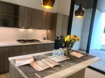 Venta Residencia con paneles solares en Privada