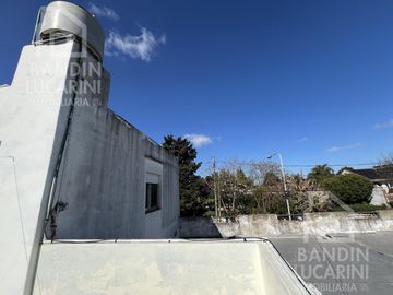 Departamento en  Venta de 2 AMB C/ Cochera y Amplia Terraza. Apto Credito.