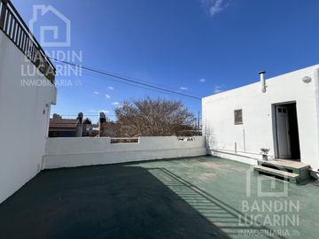 Departamento en  Venta de 2 AMB C/ Cochera y Amplia Terraza. Apto Credito.