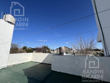 Departamento en  Venta de 2 AMB C/ Cochera y Amplia Terraza. Apto Credito.