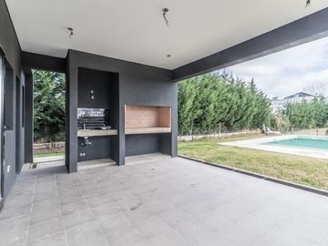 Casa en Los Talas  - 3 dormitorios - lote interno proximo a la entrada