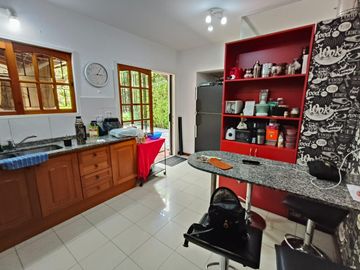 Casa En Venta cinco Esquinas 4 dormitorios dep. patio lindisimo