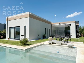 Casa con pileta en Barrio San Felipe