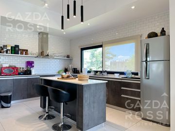 Casa con pileta en Barrio San Felipe