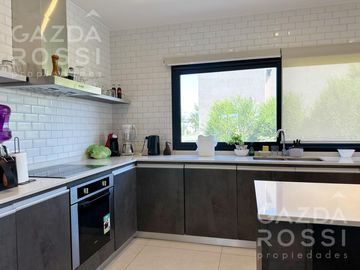 Casa con pileta en Barrio San Felipe