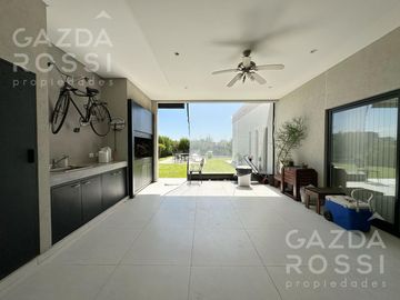Casa con pileta en Barrio San Felipe