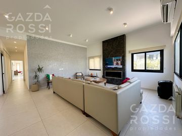 Casa con pileta en Barrio San Felipe