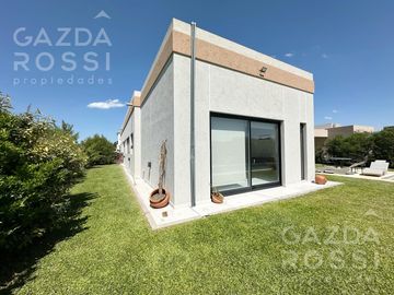 Casa con pileta en Barrio San Felipe