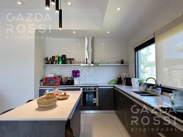 Casa con pileta en Barrio San Felipe
