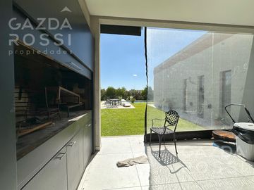 Casa con pileta en Barrio San Felipe