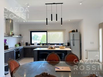 Casa con pileta en Barrio San Felipe