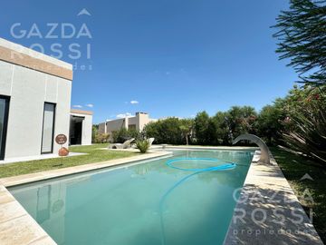 Casa con pileta en Barrio San Felipe