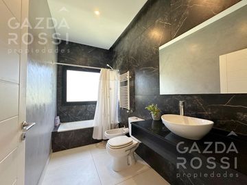 Casa con pileta en Barrio San Felipe