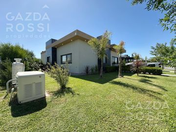 Casa con pileta en Barrio San Felipe