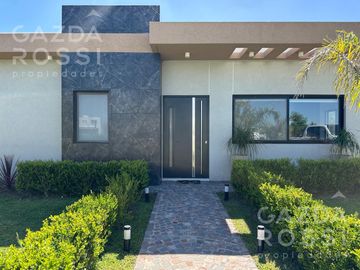 Casa con pileta en Barrio San Felipe
