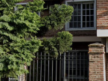 Triplex de 4 amb, con cochera y patio