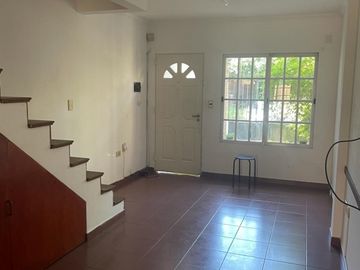 Triplex de 4 amb, con cochera y patio