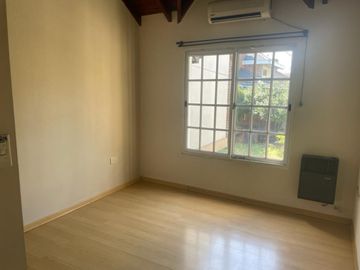 Triplex de 4 amb, con cochera y patio