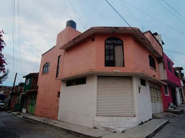 Venta de casa a unas cuadras del mercado de abastos