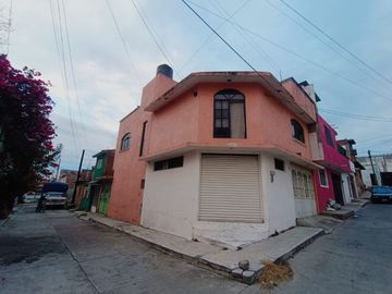 Venta de casa a unas cuadras del mercado de abastos
