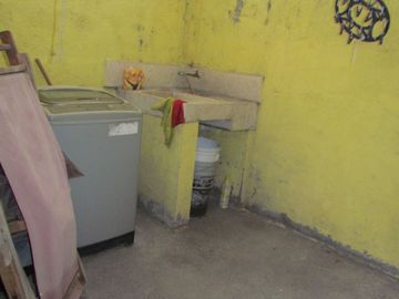 Venta de casa a unas cuadras del mercado de abastos