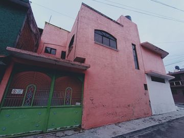 Venta de casa a unas cuadras del mercado de abastos