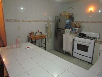 Venta de casa a unas cuadras del mercado de abastos