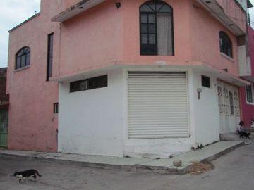 Venta de casa a unas cuadras del mercado de abastos