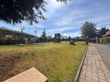 Venta de casa en Bosque Esmeralda muy amplia y muy buena distribución.