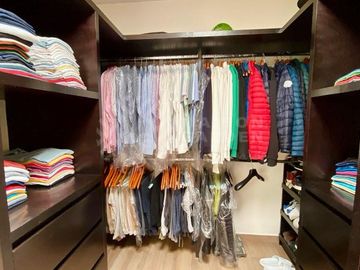 Venta de casa en Bosque Esmeralda muy amplia y muy buena distribución.