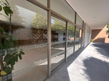 Venta de casa en Bosque Esmeralda muy amplia y muy buena distribución.